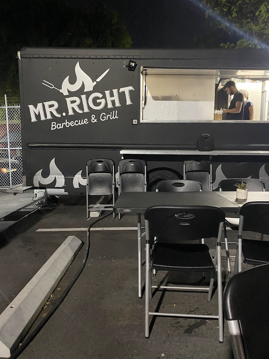 Mr. Right Barbecue & Grill